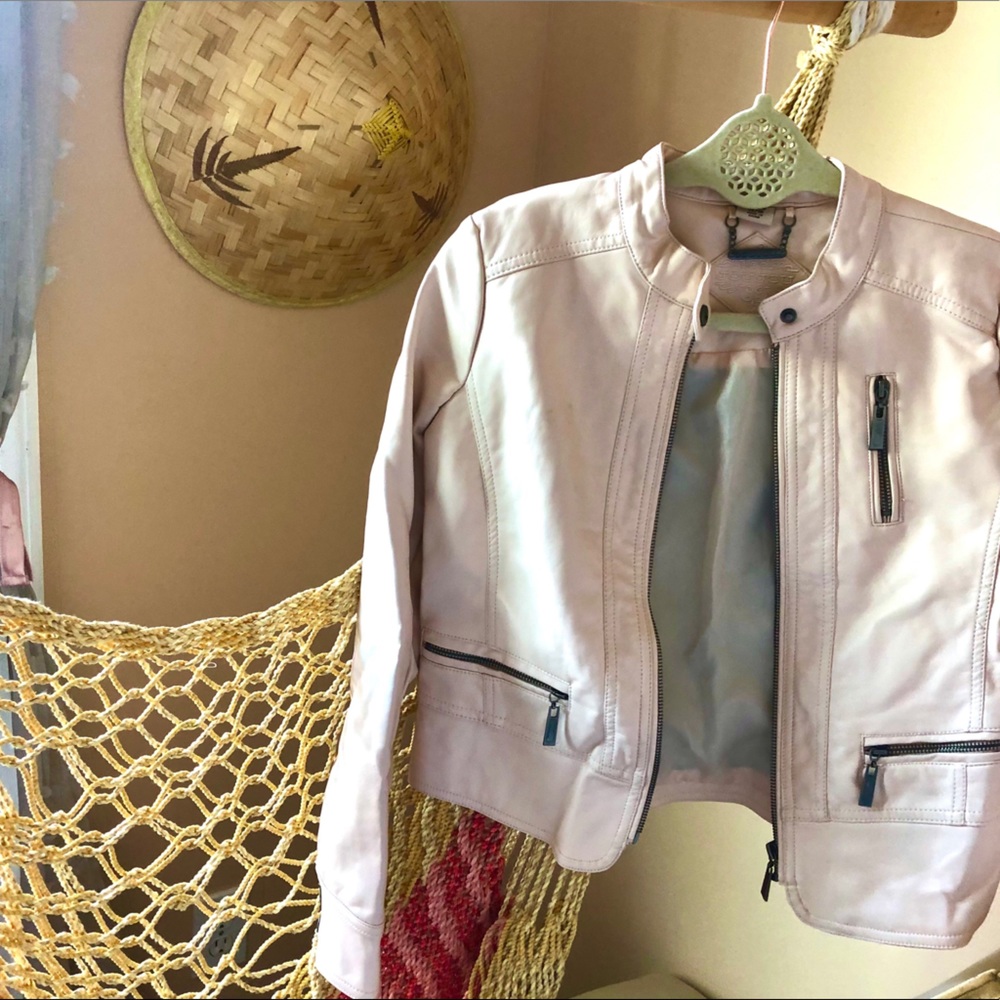 Light pink faux leather jacket,stylish shorter fit
